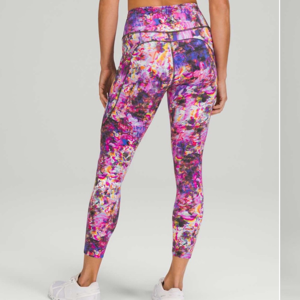 Lululemon SeaWheeze Fast and Free High-Rise Tight 25"
Flash Floral Multi Size 0